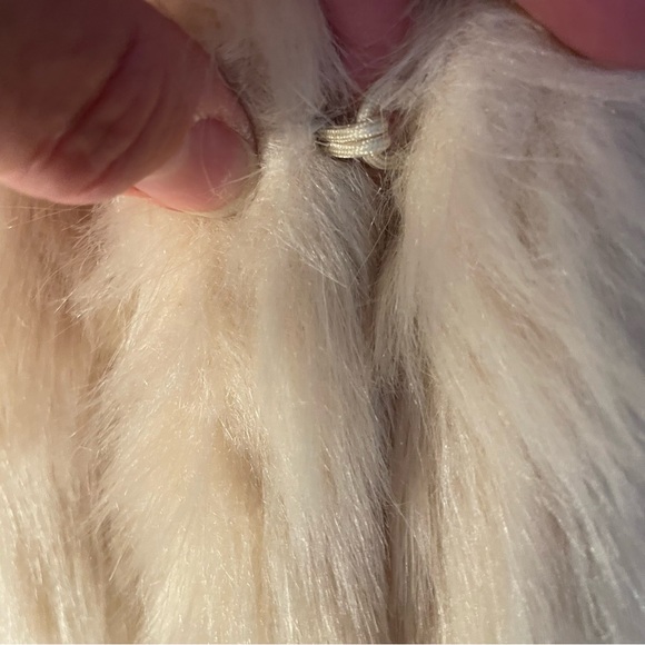 Forever 21 Cream long Faux Fur Vest size small - Picture 6 of 8